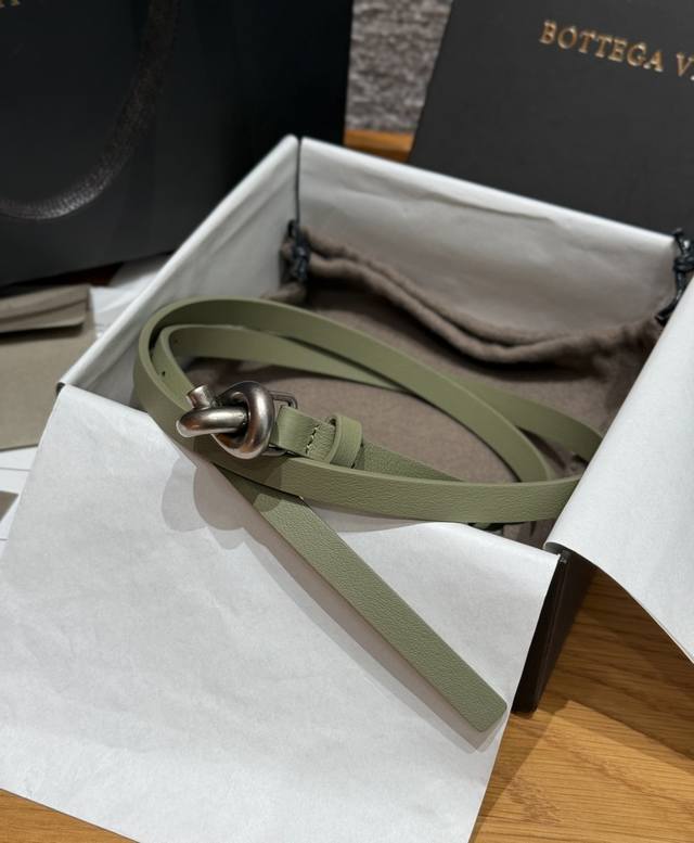 Knot belt, from the Italian luxury brand Knot. Made of cowhide leather with silv