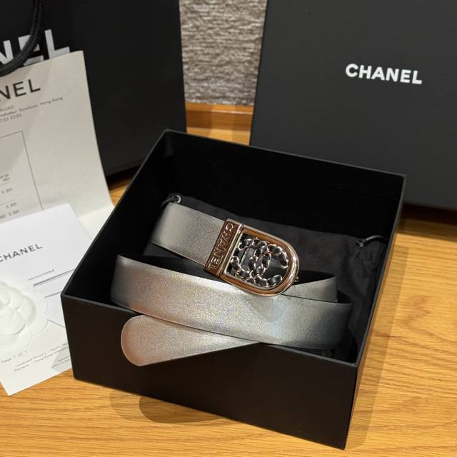 New Chanel reversible belt. This Chanel belt is made of cowhide leather. The cla