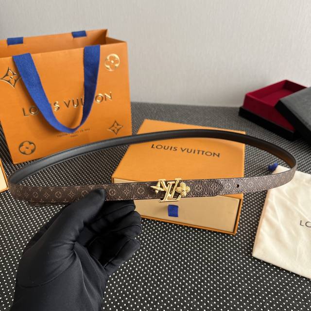 A super stylish L V thin belt, 1.5mm wide, reversible, simple and versatile, eas