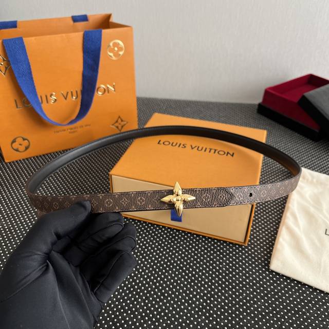 A super stylish L V thin belt, 1.5mm wide, reversible, simple and versatile, eas