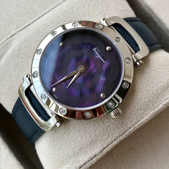 Packaging: 80 New Arrival! Genuine Diamonds! Ferragamo Style Series Diamond-Set
