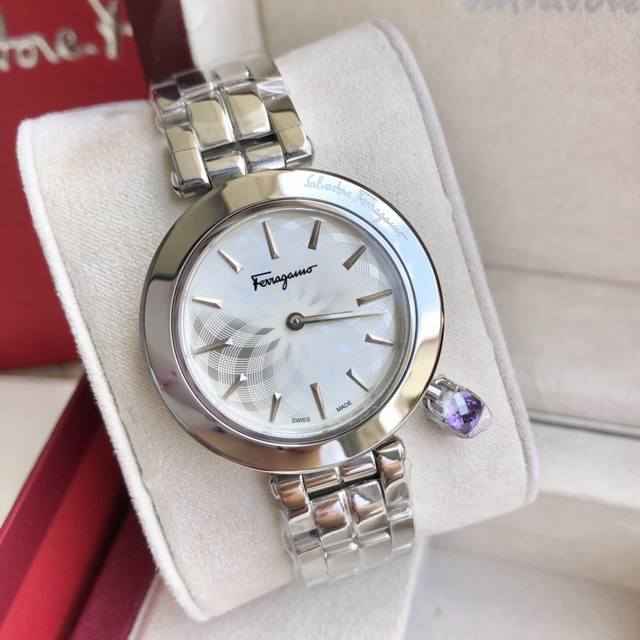 Original Box: 80 Fic series, Ferragamo women's watch, dial engraved with the Fer