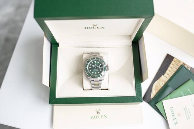 原装瑞士机械配高端c厂壳套、 ，劳力士 Rolex 蚝式潜航者日历型 水鬼 自动机械 商务休闲男表 机芯采用瑞士eta2836机芯。想要购买劳力士原装机芯的表友
