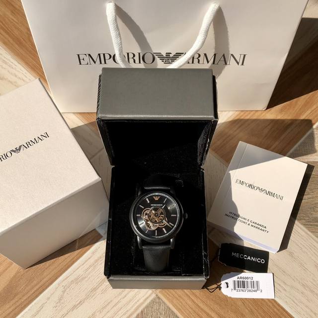 原厂阿玛尼 Armani Ar60012.，全自动机械表，前后镂空设计，精细！惊艳！316精钢配真皮表带，表径~43Mm，一手价出！