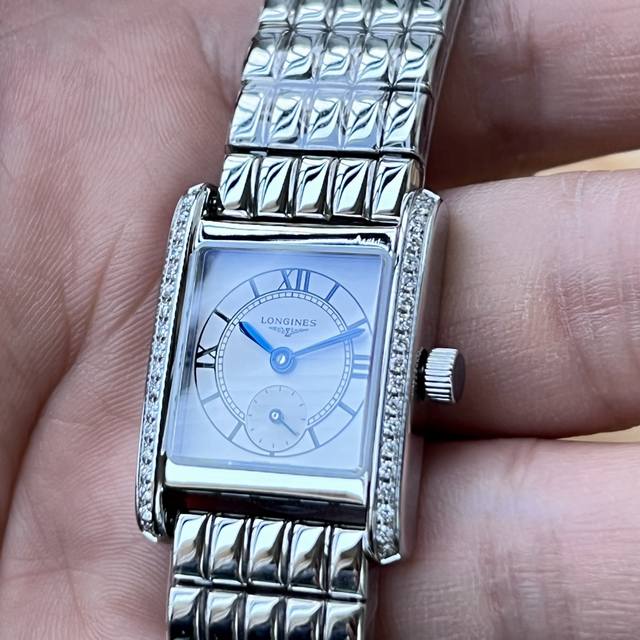 新款2990 配包装 原单正品.原厂配件。Longines浪琴 迷你黛绰维纳系列l5.200.0 小方格 优雅女士天然真钻腕表各大主流电商平台同等货源. 支持专