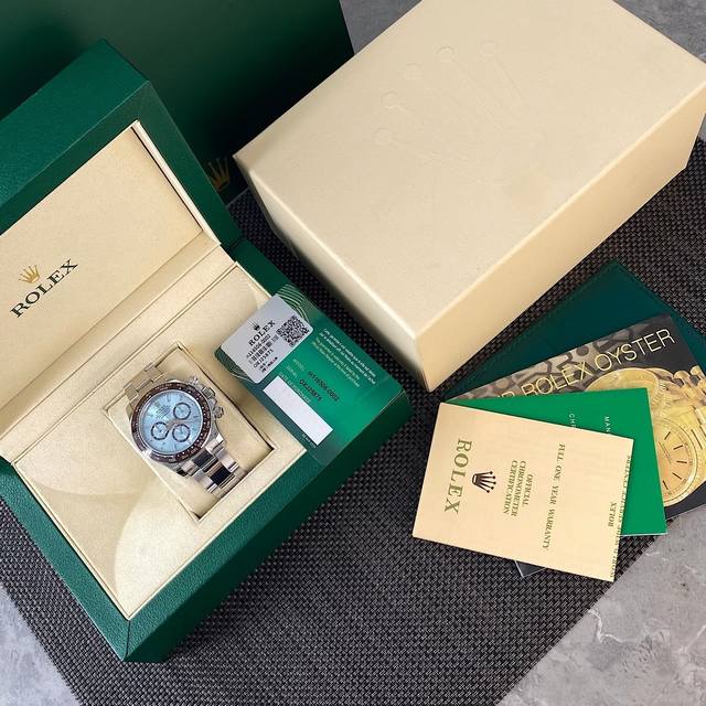 劳力士迪通拿！现货实拍，好品质一眼见底！Rolex-迪通拿，最新款！冰蓝迪此款外圈实物为红黑色陶瓷镶嵌钢圈，搭配进口顶级4131机芯！鼎力巨作 匠心打造 每一块