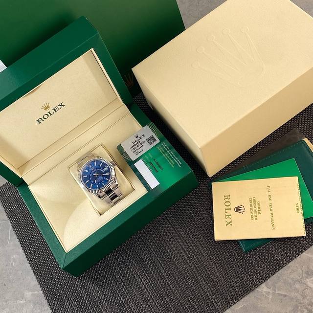劳力士纵航型系列 42Mm 男士机械表“全能王”懂劳力士的玩家看过来！这款42Mm 劳力士纵航型系列复刻表，直接把“经典复刻+实用功能”拉满！搭载9001复刻机