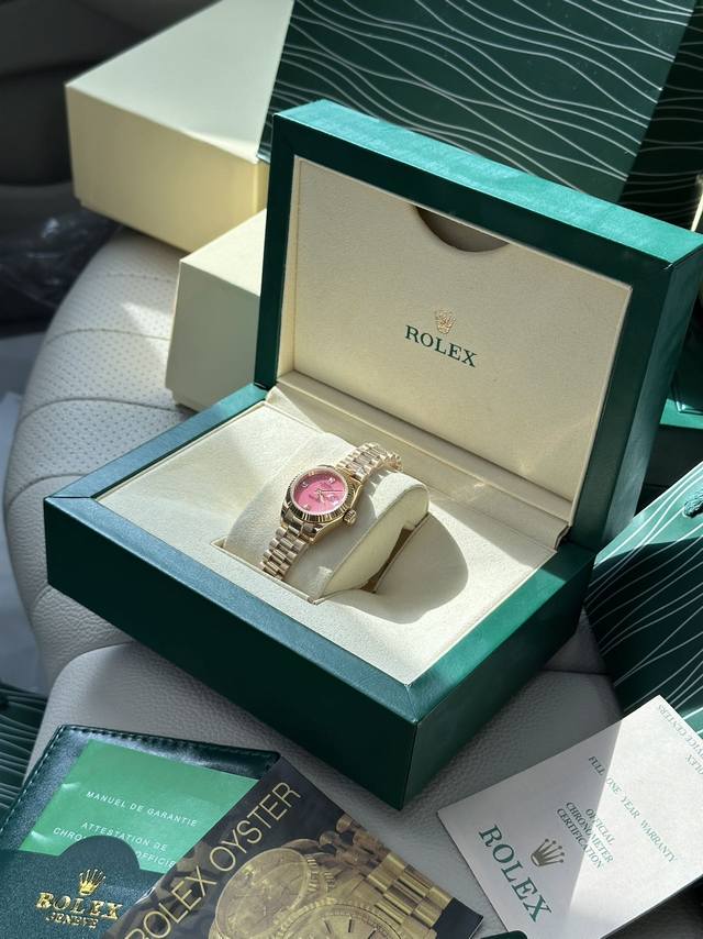, with its elegant 26mm case diameter, accentuates a woman's gracefu