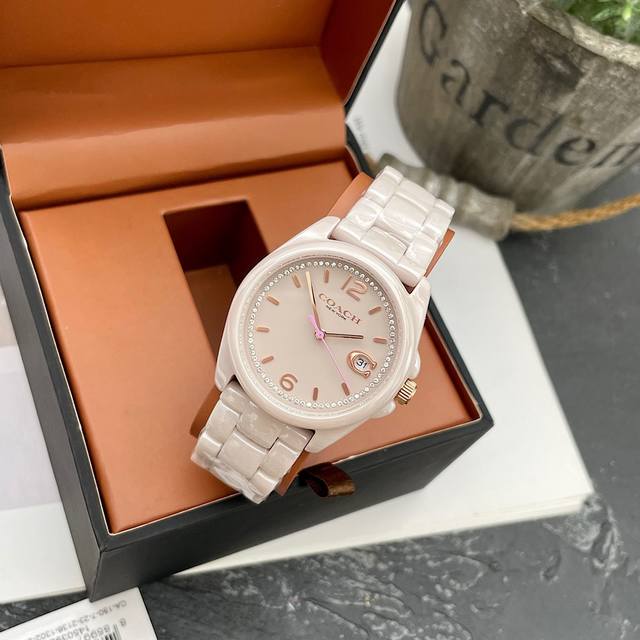 Nude pink Coach Greyson series ceramic quartz watch with large C logo, model: 1 Nude pink Coach Greyson series ceramic quartz watch with large C logo, model: 1