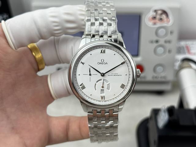 Tw Factory 欧米茄 Omega 第三代蝶飞典雅五码合一最新推出欧米茄蝶飞系列典雅6点位置真动能，9点位置小秒针款 全自动机械 男士钢带款式 全新升级版