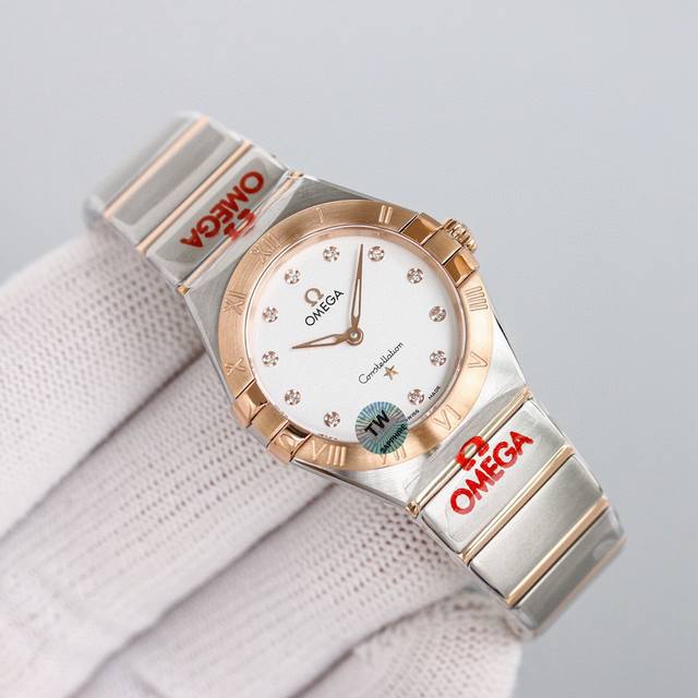 最高版本！Tw厂欧米茄女款星座系列28Mm石英腕表 ，每个零件都是原装开模。1仿表史上首次搭载原装瑞士机芯2石英星座所有散件均可同原版互用 ！3表壳把管采用内六