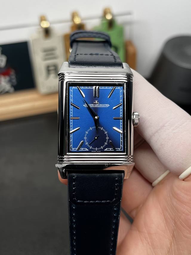 Jaeger-LeCoultre Reverso Classic Large Duoface Small Second Men's Watch: Size: 4