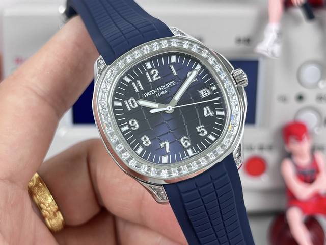 White and gold cases. Gr factory newly launched 38.8mm Patek Philippe Aquanaut s White and gold cases. Gr factory newly launched 38.8mm Patek Philippe Aquanaut s