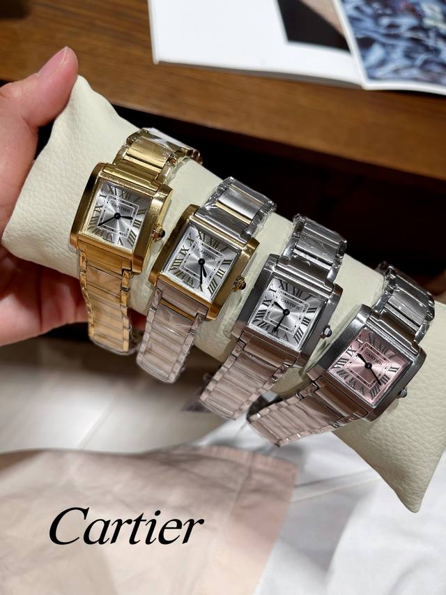 卡地亚 时间为冕，钻石为冠每一次抬腕，都是高光时刻的序章cartier的优雅，从不喧哗，却自带光芒金与钻的碰撞，是写给时光的情书值得佩戴在每一个重要瞬间，让岁月