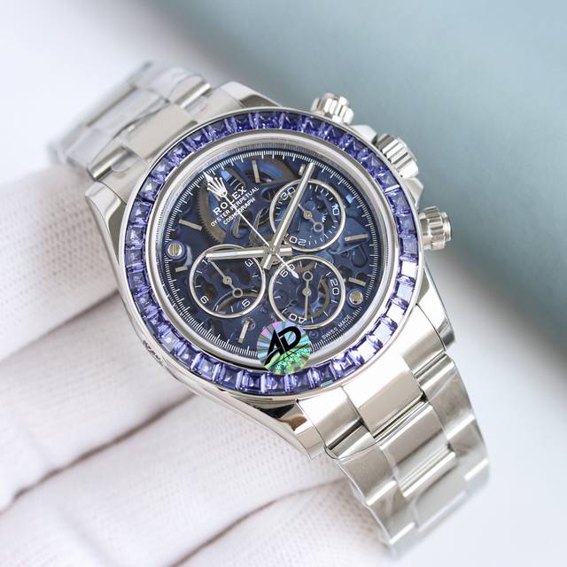 镂空款 -鳄鱼皮表带款4940 4130+600 劳力士-迪通拿“极地冰川”以蓝为境 以械为骨腕间藏着深海的静谧与时间的精密。