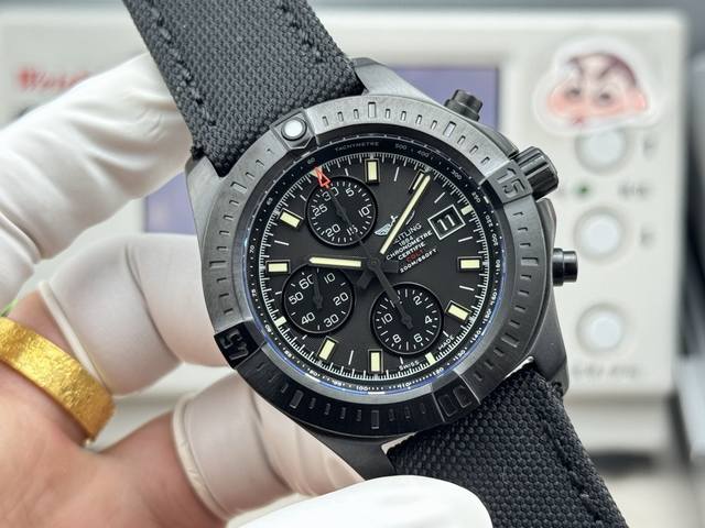 Brf 新品 百灵 挑战者 1820技术规格机芯：自动上弦机械机芯。功能：时针、分针、小秒针和日期。表壳：直径44毫米。精钢表壳。表盘 填充superlumin