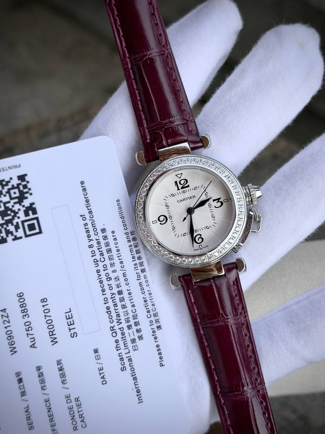 白 玫金 钻圈20 pashadecartier卡地亚帕莎系列腕表，方中有圆，35毫米表款，进口瑞士石英机芯，316L精钢表壳，意大利小牛皮表带，淬火钢蓝夜光指