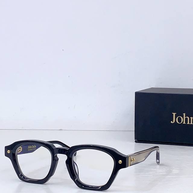 John Dailamodel: project p10Size: 47口23 John Dailamodel: project p10Size: 47口23