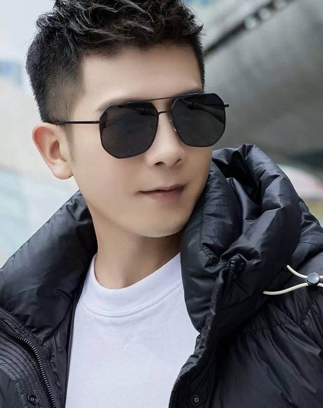 Lv Men's Colorful Aviator Polarized Sunglasses Material: High-definition nylon t