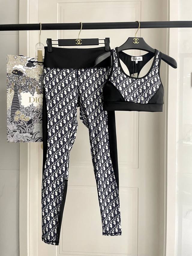 Dior's new stretchy fitness yoga set ~ sexy camisole with bra padding + slimming