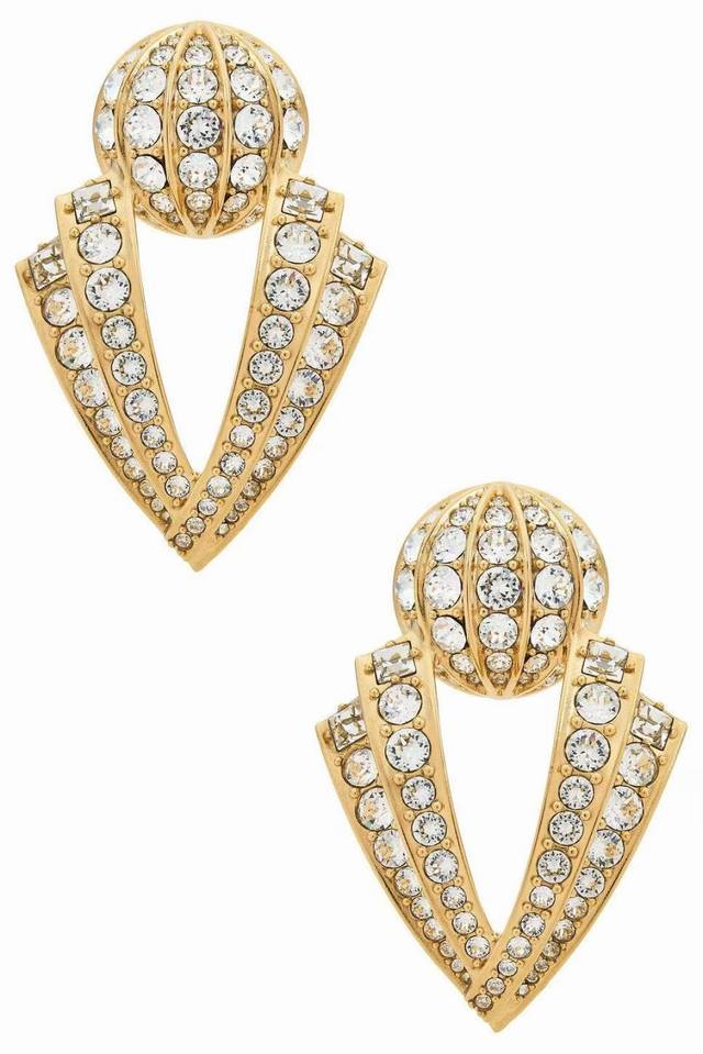 Valentino's new round V-shaped full diamond earrings are a hot new arrival onlin