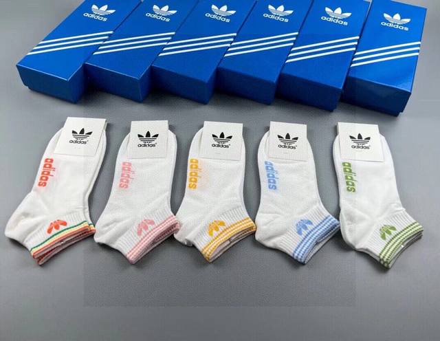 特p Adidas 阿迪达斯新品女款小白袜，火爆全网的三叶草logo超级nice设计惊艳绝伦超级好看ins今年超火爆元素单品精梳棉材质，非常柔软舒适 一盒五双