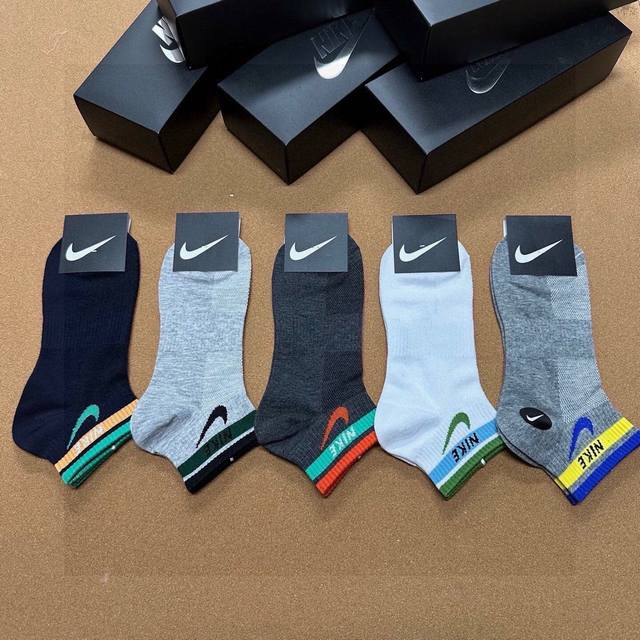 特p Nike 耐克永远的经典永远的精梳棉材质，透气吸汗柔软舒适，上脚非常nice商务风潮，送领导送长辈首选 一盒五双