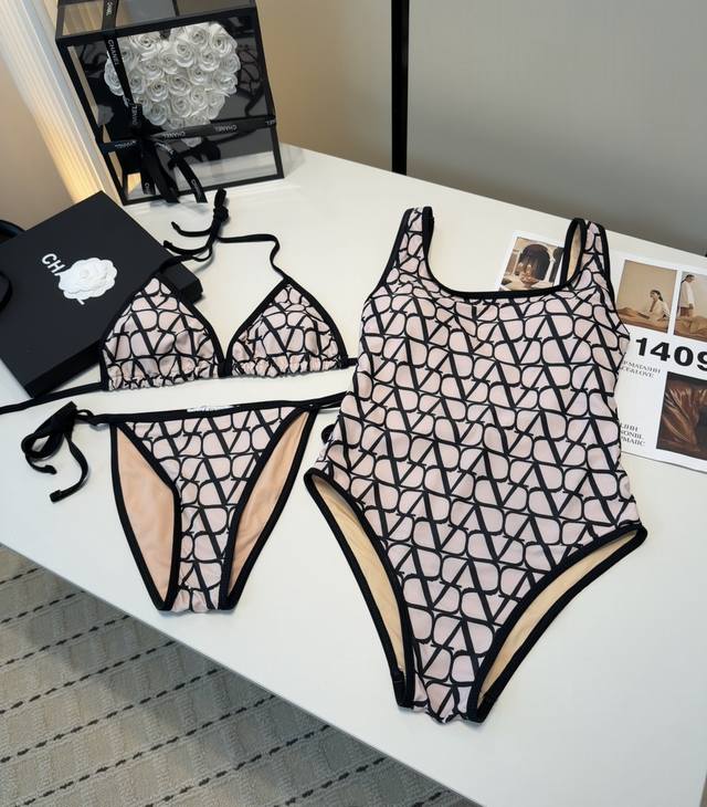 Valentino swimsuit, slimming and stylish! Very fashionable S M L.