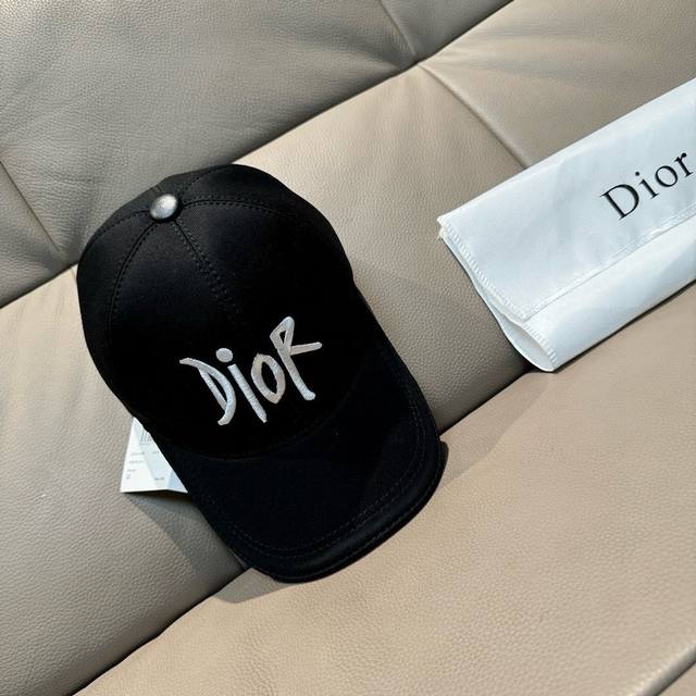 Comes with box and bag. New Dior baseball cap, original design, Dior embroidery,