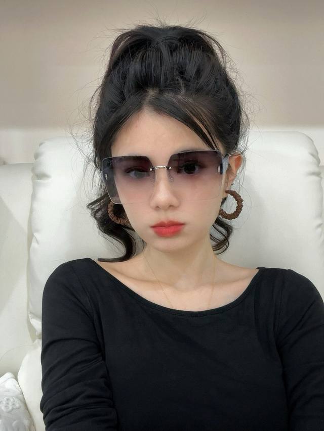 Gucci 开春新款 潮流爆款 时尚方框太阳镜 高品质 佩戴舒适 网红潮款墨镜 型号：G3629
