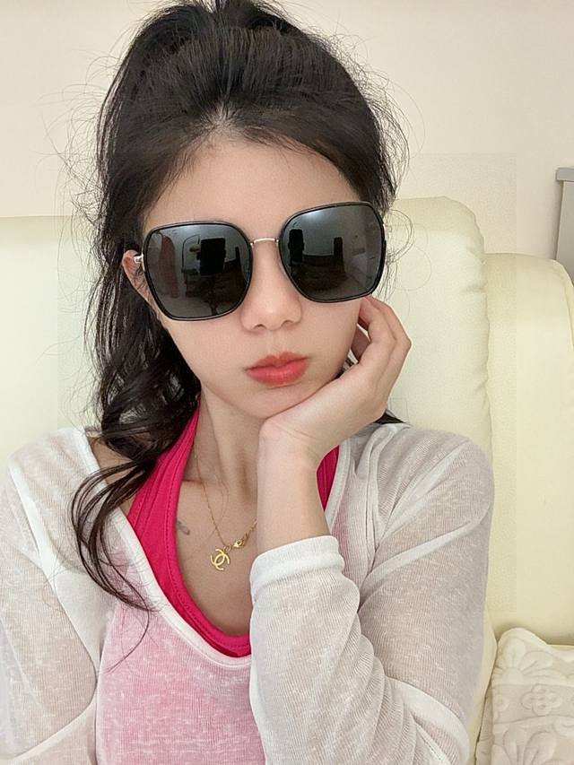 Gucci 开春新款 最新款方框太阳镜 各路网红纷纷带起气场满分 俏皮甜美.上脸效果更佳.金属质感超好 型号：G3115