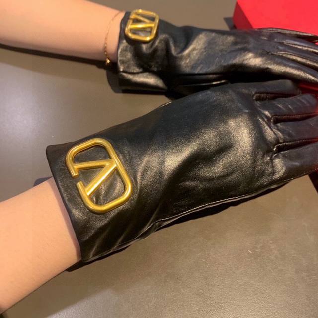 2025 New Exclusive First Release Valentino Touchscreen Women's Gloves - Original