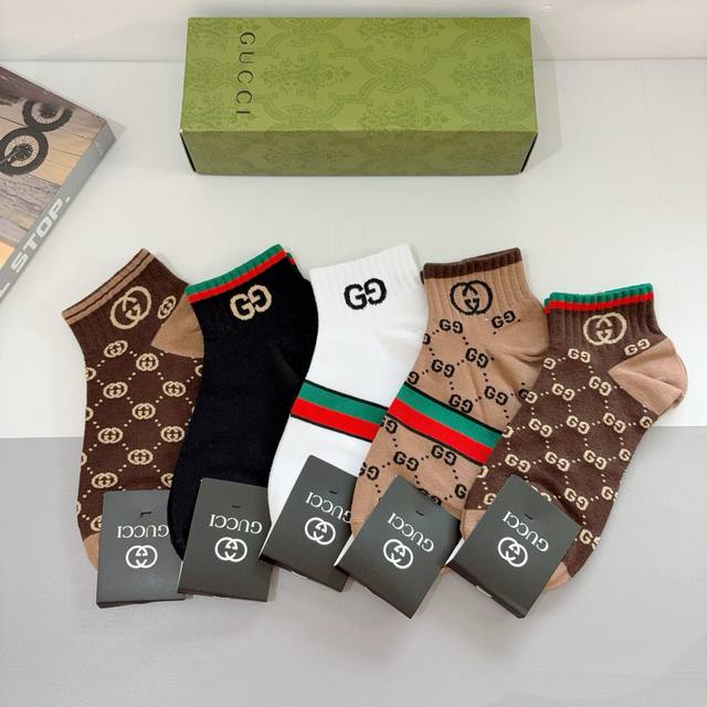 配包装p 一盒5双 Gucci 古奇 Ins超火爆小单品男女同款袜子，纯棉面料，潮人必备 ，Gucci 爆款，经典双g袜，个性时尚百搭款，你值得拥有哦