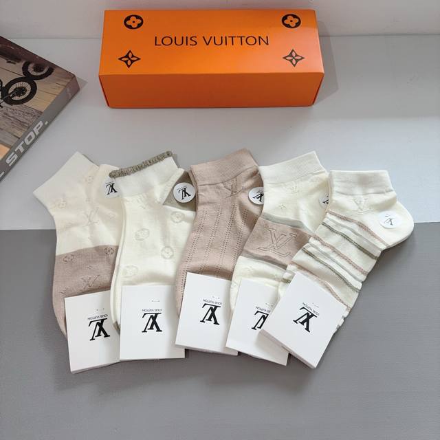 Includes packaging. One box contains 5 pairs of Louis Vuitton bamboo cotton sock Includes packaging. One box contains 5 pairs of Louis Vuitton bamboo cotton sock