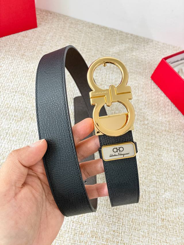 品名：菲拉格慕.Ferrgamo腰带 皮带 原单 型号：挂扣，纯铜材质经典挂扣，实物拍摄，头层牛皮材料：百分百头层牛皮，保证真皮。纯铜材质，真空电镀永不掉色，双
