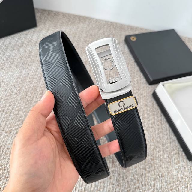 品名：万宝龙.Montblanc原单 腰带 自动皮带 型号：内穿款自动带，原版新款纯钢材质自动扣，双面头层牛皮实物拍摄，材料：百分百头层牛皮，保证真皮。专柜同等