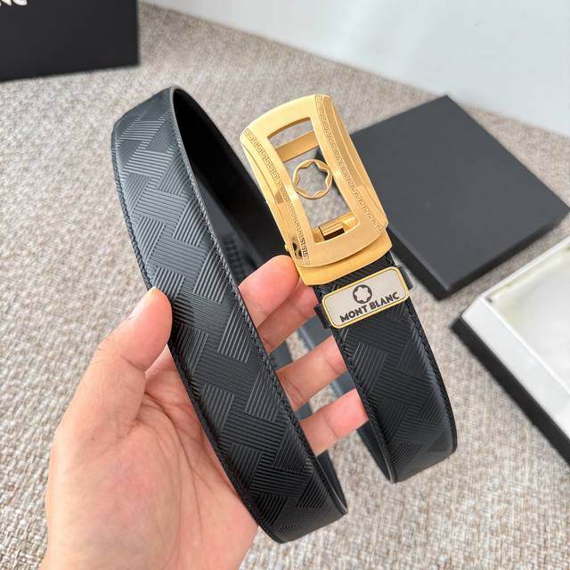 品名：万宝龙.Montblanc原单 腰带 自动皮带 型号：内穿款自动带，原版新款纯钢材质自动扣，双面头层牛皮实物拍摄，材料：百分百头层牛皮，保证真皮。专柜同等