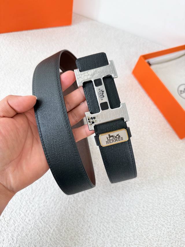 品名： 爱玛仕.Hermes腰带 皮带 原单 型号：挂扣，经典纯钢材质扣头，双面头层牛皮，图片实物拍摄材料：双面头层牛皮，挂扣系列，纯钢材质扣头，镀钯电镀工艺五