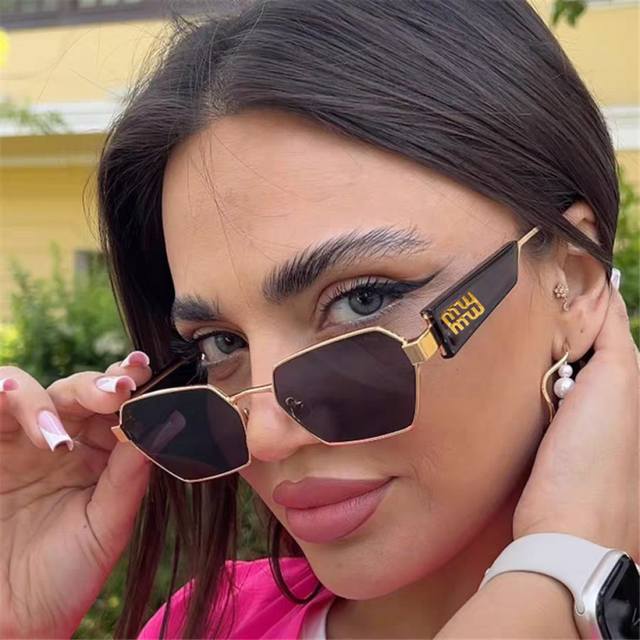Miumiu 2026 Summer New Fashionable Polygonal Sunglasses, European and American T