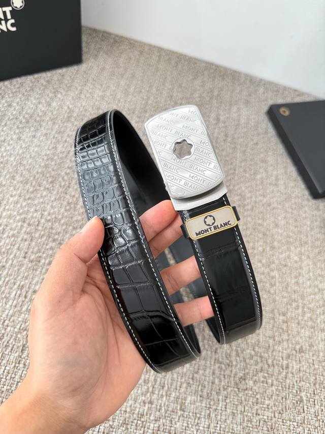 品名：万宝龙.Montblanc原单 腰带 自动皮带 型号：内穿款自动带，原版新款纯钢材质自动扣，双面头层牛皮实物拍摄，材料：百分百头层牛皮，保证真皮。专柜同等