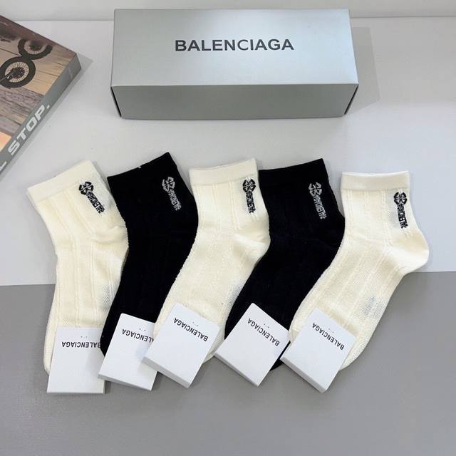 Includes packaging. One box contains 5 pairs of high-quality, super soft Balenci