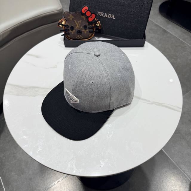 Prada New Classic Baseball Cap - Stylish and Trendy, High-End Craftsmanship! Exc