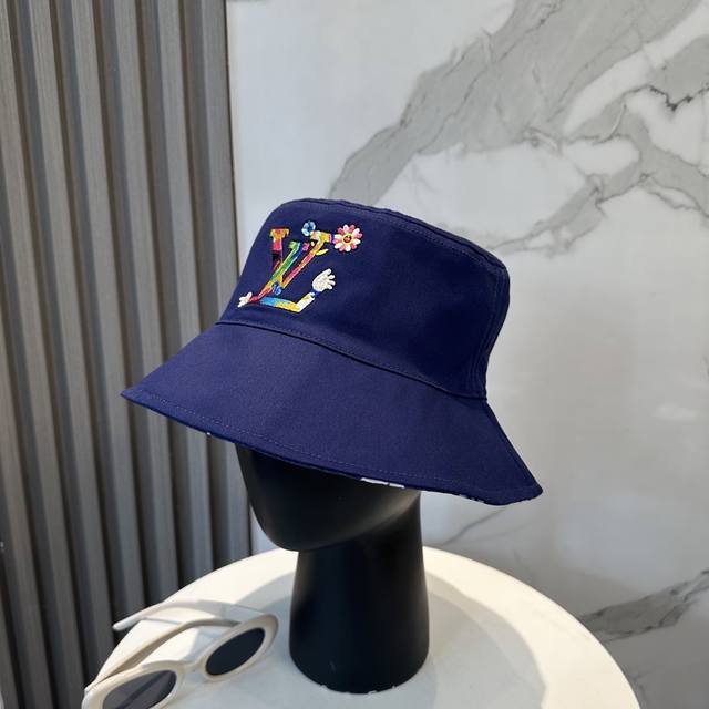 Lv Louis Vuitton's popular reversible bucket hat is a simple, stylish, and high-