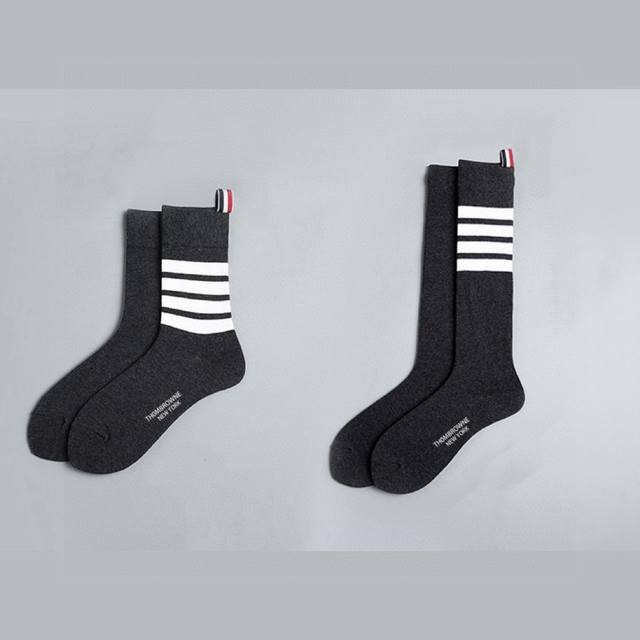 配原版盒 一盒2 双 Thom Browne 桑姆 布朗尼超级爆款！网红小腿袜，中筒袜+长筒袜，经典爆款组合原单品质！官网同步，一直在售的炒鸡经典款经典四条杠小