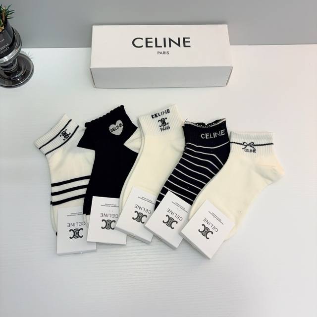配包装p 一盒5双 Celine 赛琳 新款船袜袜子！纯棉面料，专柜同 步短短筒袜子，大牌出街，潮人必备超好搭