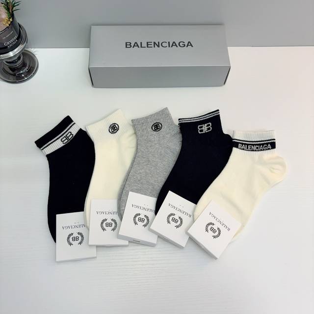 配包装p 一盒5双 Balenciaga巴黎世家 新款纯棉短袜子 经典字母logo船袜，个性时尚百搭款，！超柔软材质，舒适透气，时尚百搭款