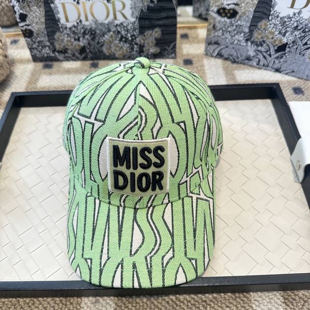 Dior 迪奥 新款原单棒球帽， 精致純也格调很有感觉，很酷很时尚，专柜断货热门，质量超赞
