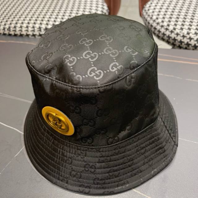 古奇渔夫帽gucci 新款原单品质火爆来袭 工艺非常精美 高档大气上档次！低调奢华，方便携带！跑量！