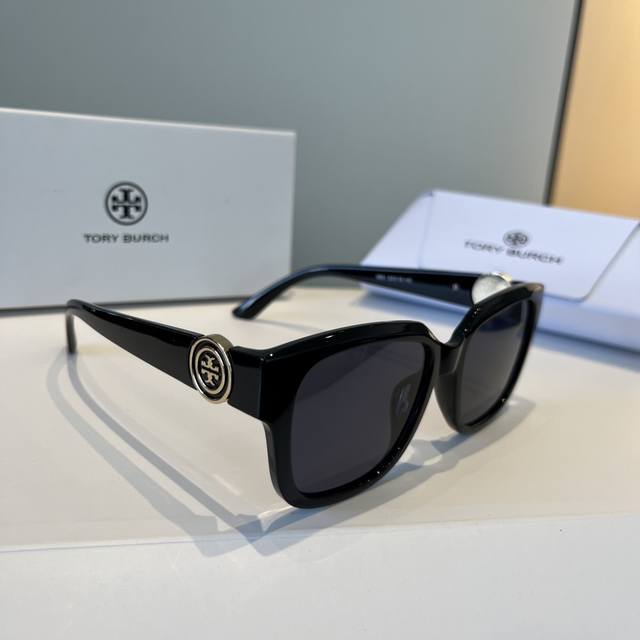 pTory Burch Retro Sunglasses