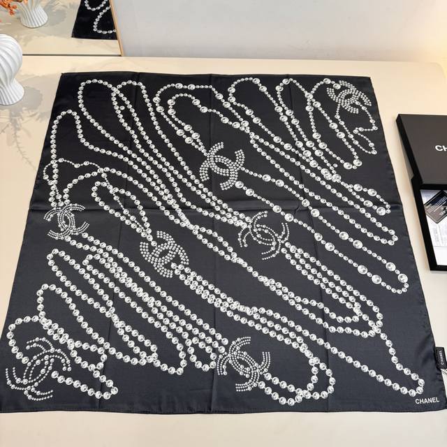 This new Chanel pearl necklace and scarf is absolutely gorgeous! [crying emoji]